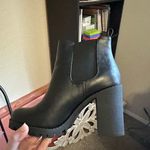 Black slip on leather combat boots - Picture 15 of 16